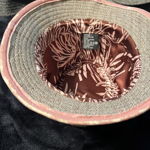 Hat - Picture 5 of 5